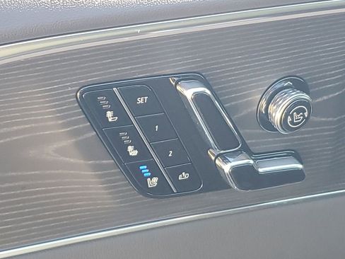 Used 2025 Cadillac Lyriq Luxury image 29