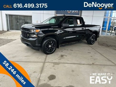 Used 2020 Chevrolet Silverado 1500 Custom w/ Custom Value Package image 1