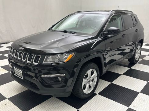 Used 2019 Jeep Compass Latitude w/ Popular Equipment Group image 4