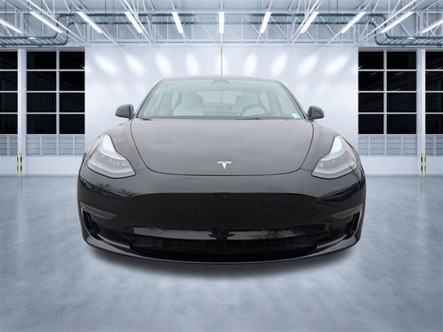 Used 2021 Tesla Model 3 Standard Range Plus image 8