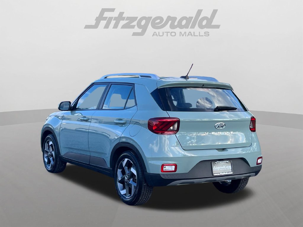 Used 2025 Hyundai Venue SEL FWD image 9