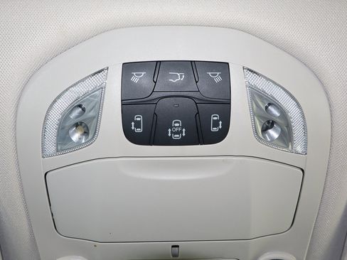 Used 2023 Chrysler Pacifica Limited image 30