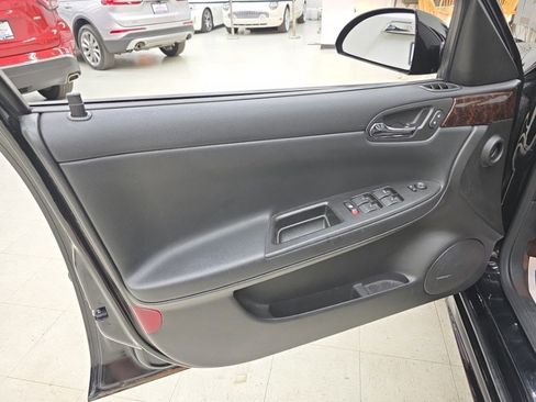 Used 2012 Chevrolet Impala LTZ FWD image 13