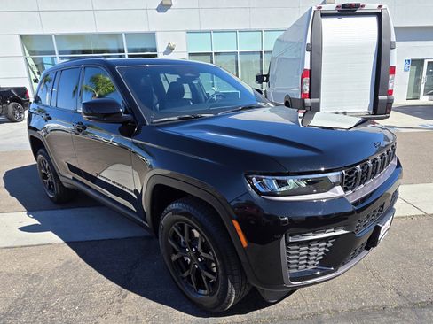 New 2026 Jeep Grand Cherokee Altitude image 6