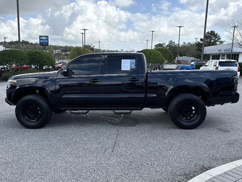 Used 2023 Toyota Tacoma SR5 w/ Technology Package AWD/4WD image 12