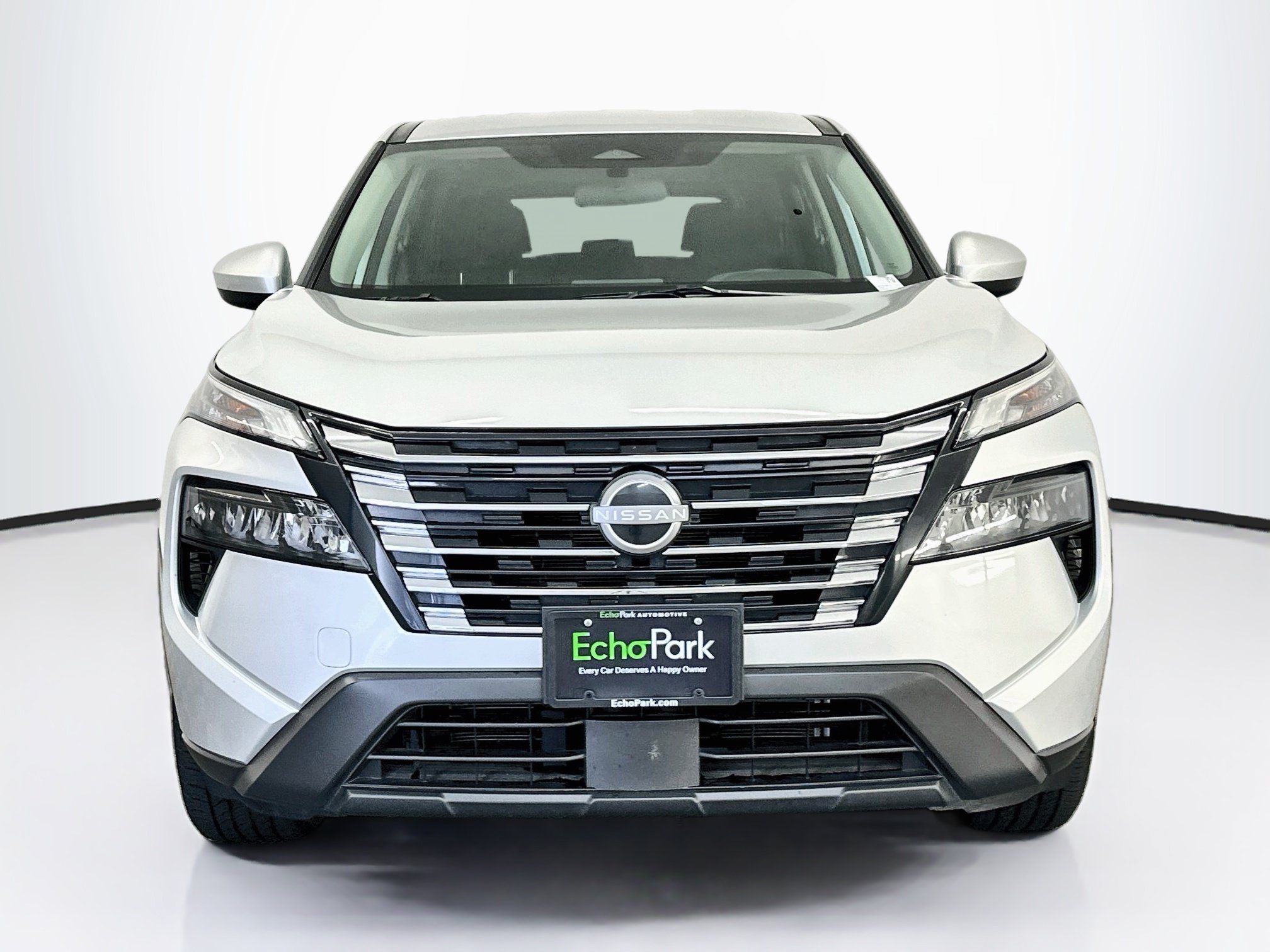 Used 2025 Nissan Rogue SV AWD/4WD image 2