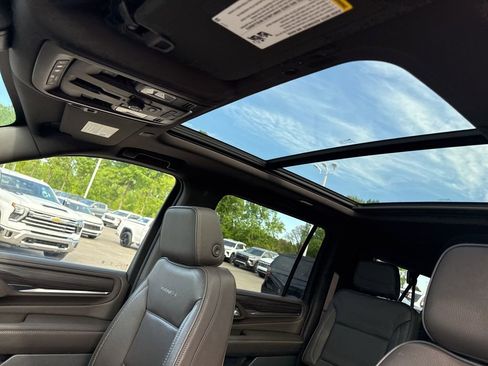 Used 2022 GMC Yukon XL Denali AWD/4WD image 10