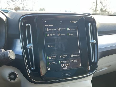 Used 2021 Volvo XC40 T5 Momentum image 23