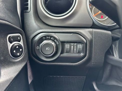 Used 2019 Jeep Wrangler Unlimited Sport S AWD/4WD image 24