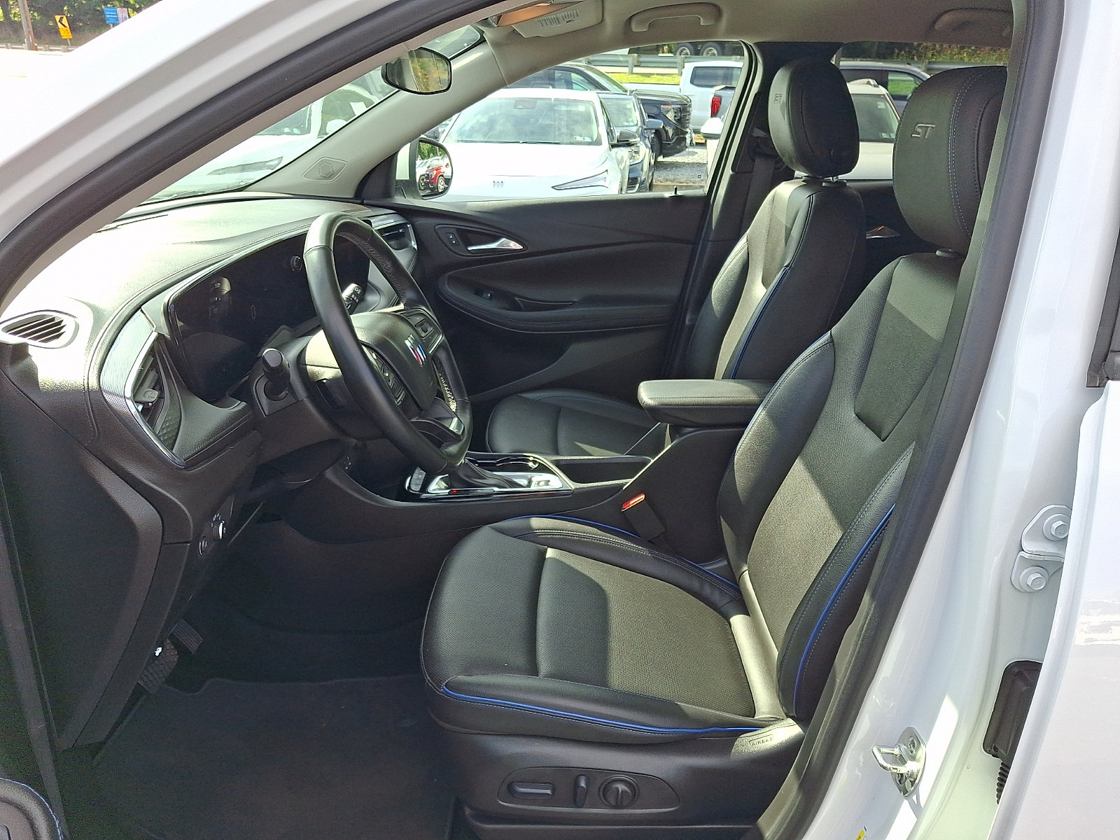 Used 2025 Buick Encore GX Sport Touring w/ Advanced Technology Package AWD/4WD image 13