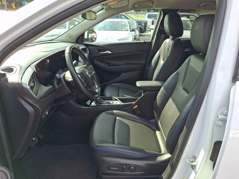 Used 2025 Buick Encore GX Sport Touring w/ Advanced Technology Package AWD/4WD image 13