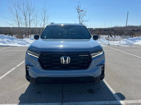 Used 2025 Honda Pilot Black Edition image 2