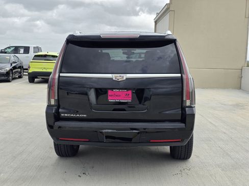 Used 2019 Cadillac Escalade 2WD image 7