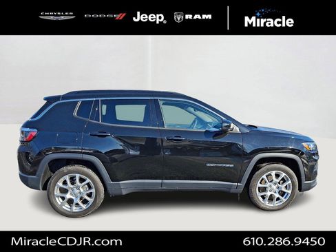 Used 2023 Jeep Compass Latitude image 7