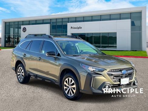 Used 2025 Subaru Outback Premium AWD/4WD image 3