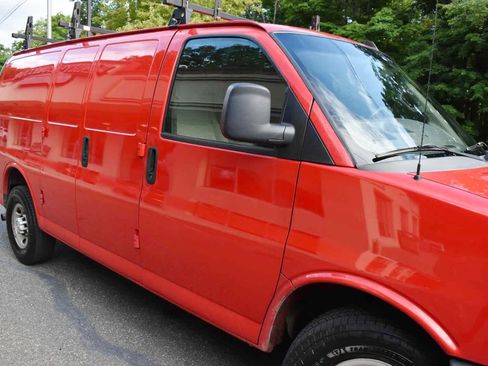 Used 2020 Chevrolet Express 2500 RWD image 44