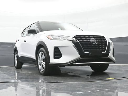Used 2022 Nissan Kicks S FWD image 41