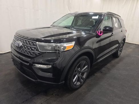 Used 2024 Ford Explorer XLT w/ XLT Sport Appearance Package AWD/4WD image 2