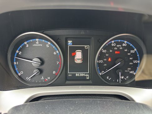 Used 2017 Toyota RAV4 LE image 10