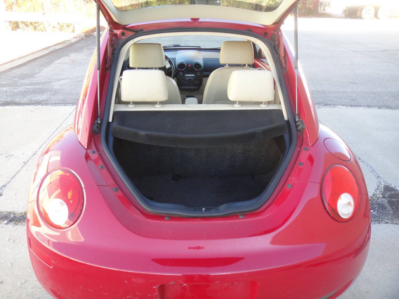 Used 2010 Volkswagen Beetle Red Rock FWD image 22