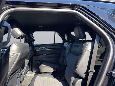 Used 2025 Ford Explorer ST-Line w/ Premium Package image 13