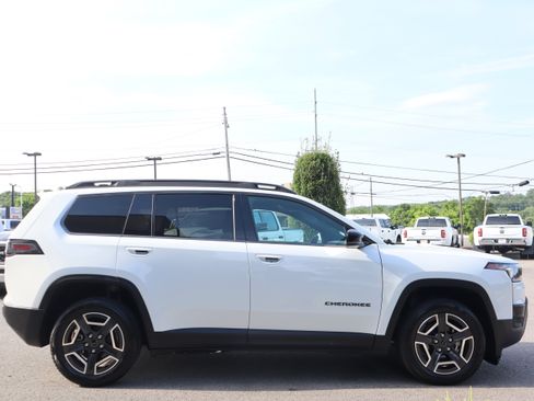 Used 2026 Jeep Cherokee Limited AWD/4WD image 6