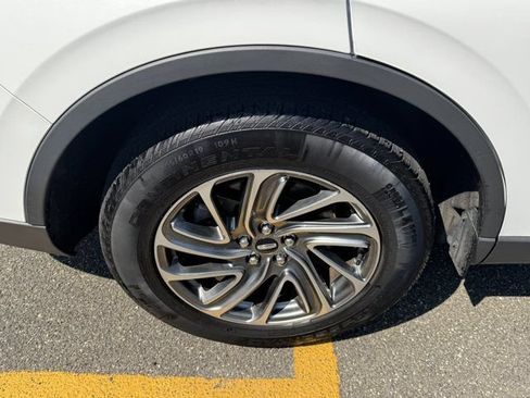 Used 2023 Lincoln Aviator AWD w/ Elements Package image 12