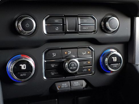Used 2023 GMC Yukon SLE AWD/4WD image 15