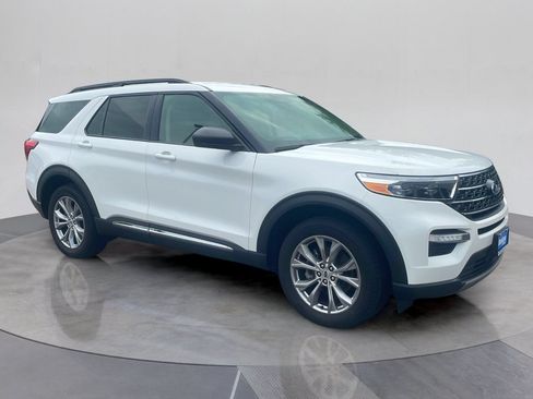 Used 2023 Ford Explorer XLT w/ Equipment Group 202A AWD/4WD image 9
