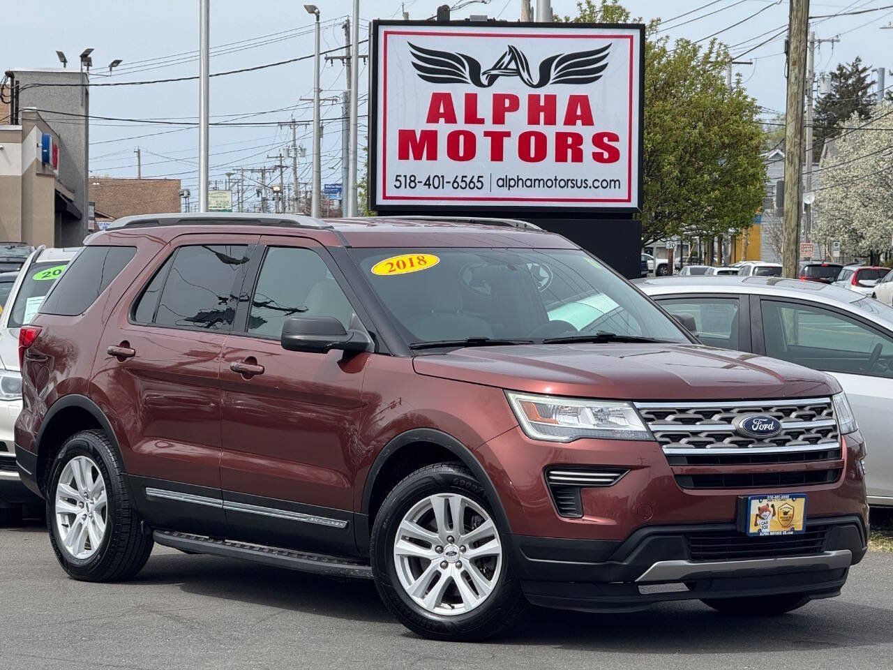 Used 2018 Ford Explorer XLT AWD/4WD image 1