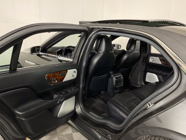 Used 2017 Lincoln Continental Reserve w/ Luxury Package AWD/4WD image 36
