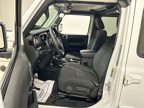 Used 2022 Jeep Gladiator Sport image 9