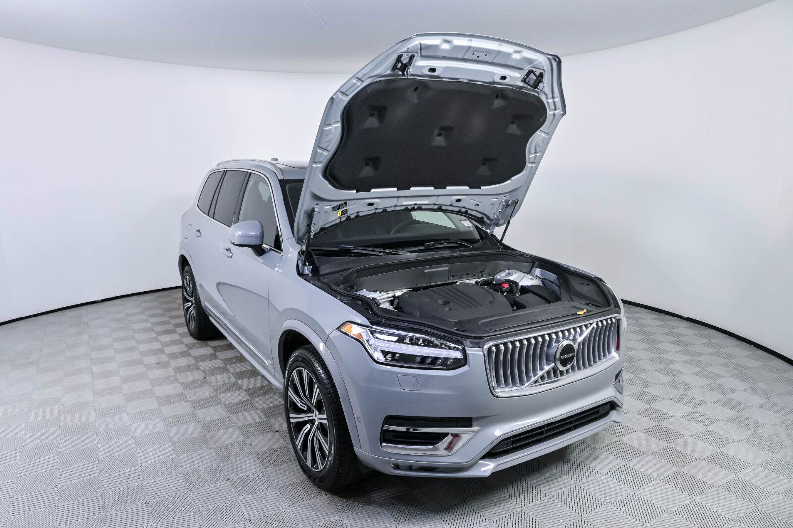 Certified 2024 Volvo XC90 B5 Plus AWD/4WD image 32