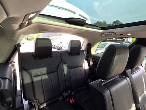 Used 2019 Land Rover Discovery SE AWD/4WD image 42