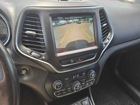 Used 2019 Jeep Cherokee Trailhawk w/ Comfort/Convenience Group AWD/4WD image 32