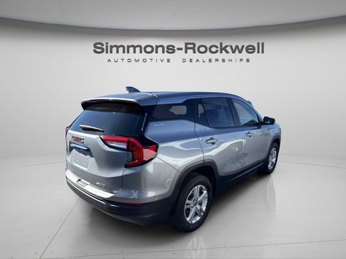 Used 2024 GMC Terrain SLE image 16
