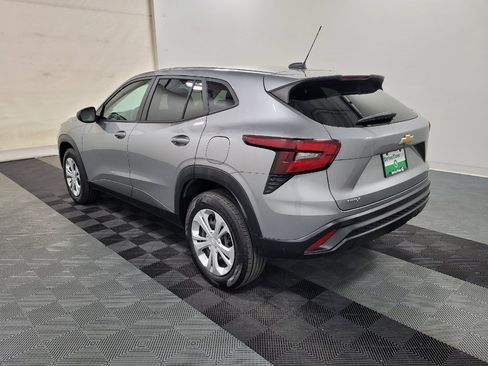 Used 2024 Chevrolet Trax LS w/ Driver Confidence Package FWD image 3