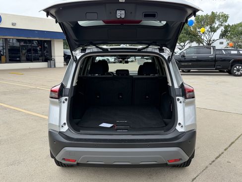 Used 2023 Nissan Rogue SV FWD image 8