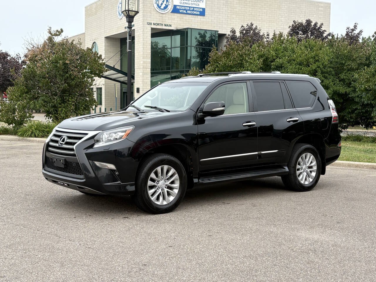 Used 2014 Lexus GX 460 w/ Premium Package AWD/4WD image 3