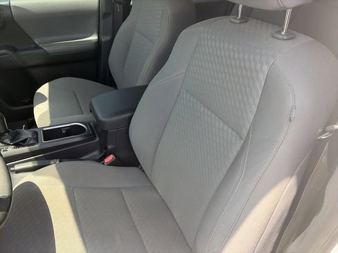 Used 2020 Toyota Tacoma SR w/ SR Convenience Package RWD image 4