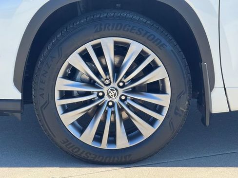 Used 2021 Toyota Highlander Platinum AWD/4WD image 7