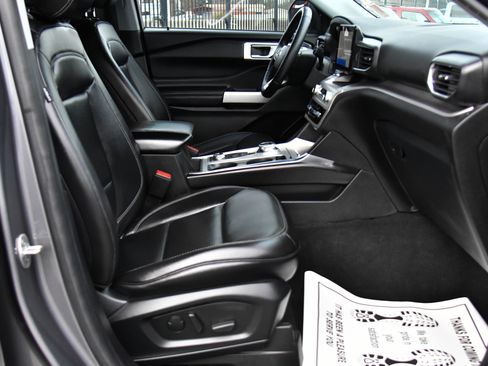 Used 2022 Ford Explorer XLT w/ Equipment Group 202A image 45