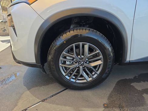 Used 2024 Nissan Rogue S FWD image 34