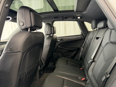 Certified 2025 Porsche Macan image 24