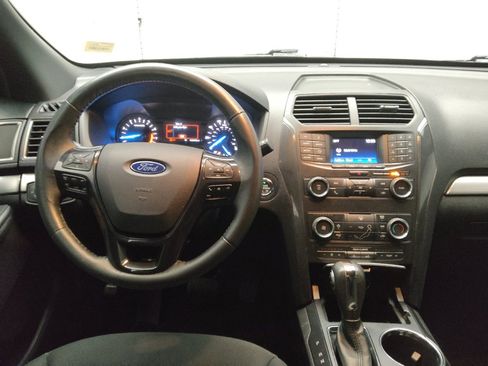 Used 2019 Ford Explorer XLT image 22