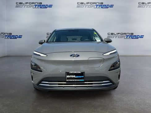 Used 2023 Hyundai Kona SE w/ Cargo Package FWD image 2