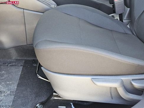 New 2025 Nissan Kicks Play S image 18