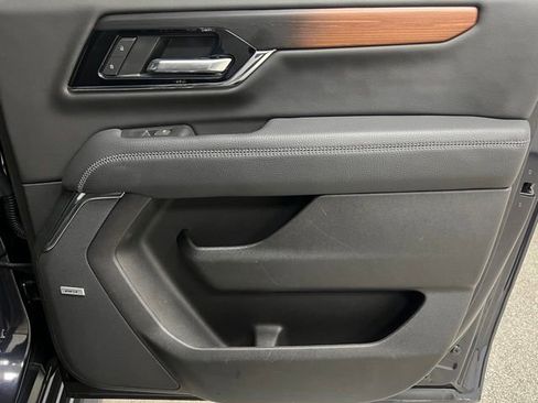 Used 2025 GMC Yukon XL Denali image 48