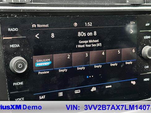 Used 2020 Volkswagen Tiguan SE image 35