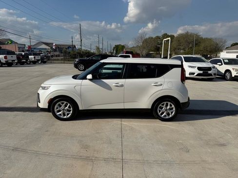 Used 2022 Kia Soul LX w/ Technology Package FWD image 8